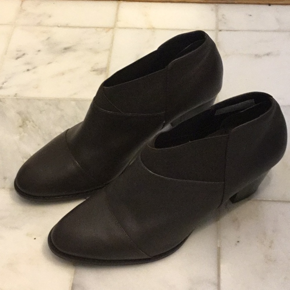 Vionic Women’s Brown Leather Bootie
